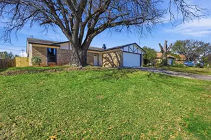 4804 Green Hollow Dr, Arlington, TX 76017 - Photo 2