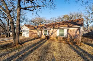 4217 W Pleasant Forest St, Arlington, TX 76015 - Photo 6