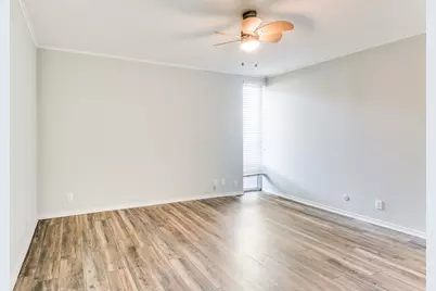 570 E Avenue J #B, Grand Prairie, TX 75050 - Photo 10