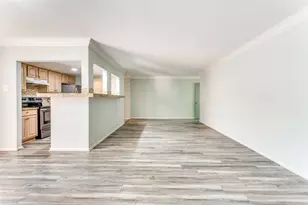 570 E Avenue J, Grand Prairie, TX 75050 - Photo 14