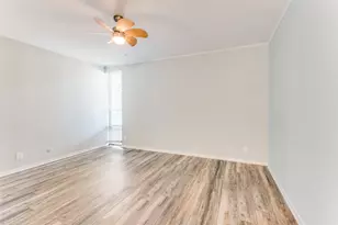 570 E Avenue J, Grand Prairie, TX 75050 - Photo 12