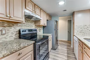 570 E Avenue J, Grand Prairie, TX 75050 - Photo 4