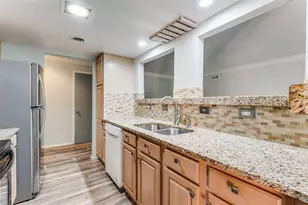 570 E Avenue J, Grand Prairie, TX 75050 - Photo 6