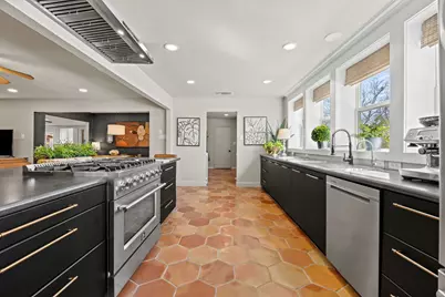 319 S Jackson Avenue, Justin, TX 76247 - Photo 8