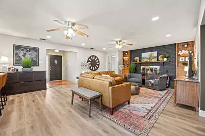 319 S Jackson Avenue, Justin, TX 76247 - Photo 4