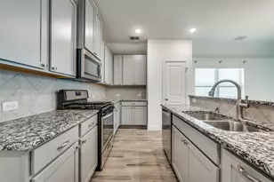 7025 Trailhead St, Little Elm, TX 76227 - Photo 12