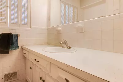 9630 Ravensway Drive, Dallas, TX 75238 - Photo 16