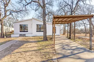 1328 Pelican Cir, Pelican Bay, TX 76020 - Photo 1