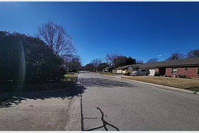 409 Nathan Street, Burleson, TX 76028 - Photo 2