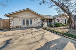 213 Sixpence Ln, Euless, TX 76039 - Photo 2