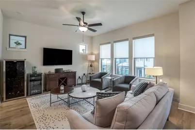 1053 Manacor Lane, Dallas, TX 75212 - Photo 4