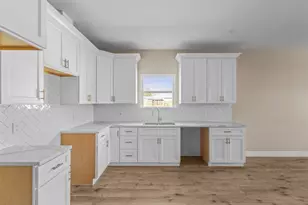 702 S 28th St, Corsicana, TX 75110 - Photo 8