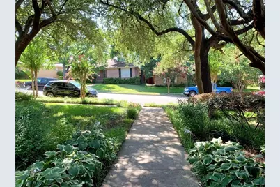 7022 Kingsbury Drive, Dallas, TX 75231 - Photo 2