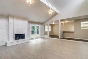 2513 Richmond Dr, Arlington, TX 76014 - Photo 2