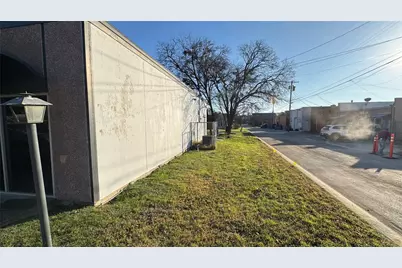 112 Wes Jespersen Way, Duncanville, TX 75116 - Photo 2