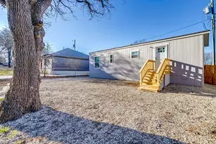 104 Red Oak St, Alvarado, TX 76009 - Photo 2