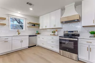 7609 Walnuthill Ct, Watauga, TX 76148 - Photo 10