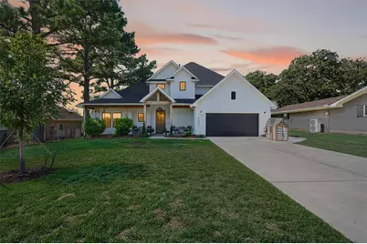 402 Kiowa Drive W, Gainesville, TX 76240 - Photo 1