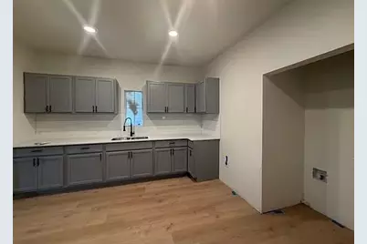 1413 South Freeway, Fort Worth, TX 76104 - Photo 2