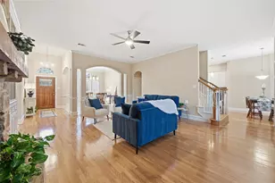 2608 Flameleaf Dr, Grapevine, TX 76051 - Photo 6