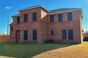 2608 St Andrews Dr, Lancaster, TX 75146 - Photo 2