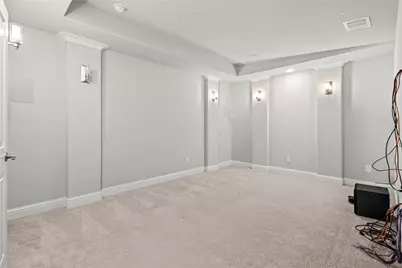 568 Courtyard Lane, Irving, TX 75039 - Photo 14