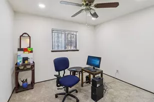 326 E Ferndale Ln, Grand Prairie, TX 75052 - Photo 12