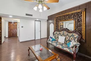 326 E Ferndale Ln, Grand Prairie, TX 75052 - Photo 4