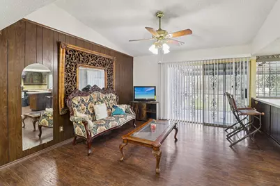 326 E Ferndale Lane, Grand Prairie, TX 75052 - Photo 4