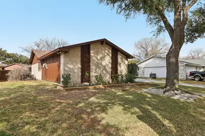 326 E Ferndale Lane, Grand Prairie, TX 75052 - Photo 2