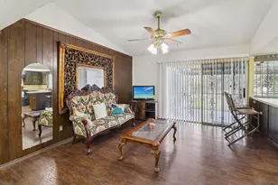 326 E Ferndale Ln, Grand Prairie, TX 75052 - Photo 6