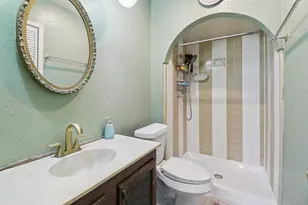 326 E Ferndale Ln, Grand Prairie, TX 75052 - Photo 16