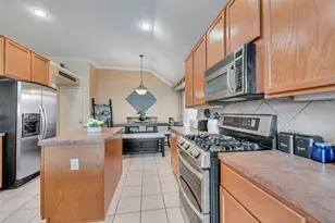 2435 Beachview Dr, Grand Prairie, TX 75054 - Photo 18