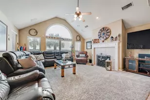 2435 Beachview Dr, Grand Prairie, TX 75054 - Photo 10