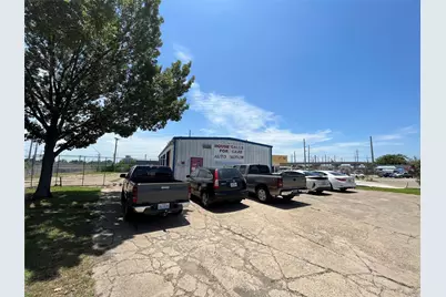 522 W Walnut Circle, Garland, TX 75040 - Photo 2