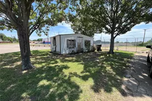 522 W Walnut Cir, Garland, TX 75040 - Photo 1