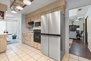 117 William Wallace Dr, Burleson, TX 76028 - Photo 14