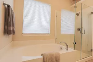 8008 Comstock Dr, Arlington, TX 76001 - Photo 14