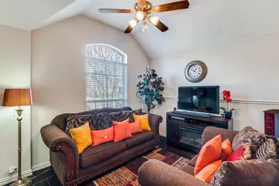 6873 Shoreway Drive, Grand Prairie, TX 75054 - Photo 4