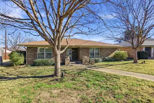 500 Cheyenne Ct S, Irving, TX 75062 - Photo 2