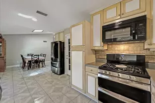 1401 Williamsburg Dr, Plano, TX 75074 - Photo 8