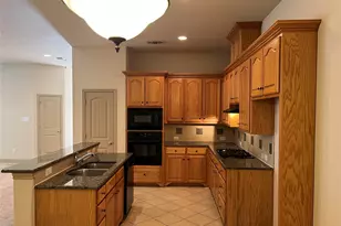 817 La Cima, Irving, TX 75039 - Photo 4