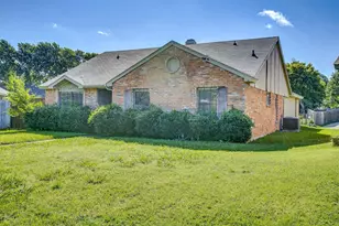 849 Bailey Dr, Cedar Hill, TX 75104 - Photo 2