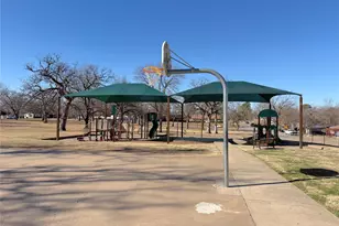 1108 W Day St, Denison, TX 75020 - Photo 24