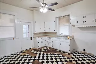 614 W Owings St, Denison, TX 75020 - Photo 4