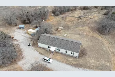 580 September Street, Bowie, TX 76230 - Photo 8