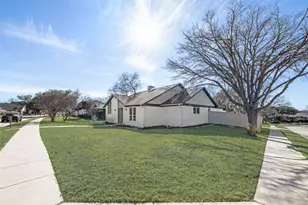 3719 Westminster Dr, Carrollton, TX 75007 - Photo 2