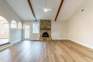 2105 Castle Oaks Dr, Arlington, TX 76012 - Photo 2