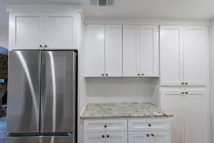 2105 Castle Oaks Dr, Arlington, TX 76012 - Photo 10