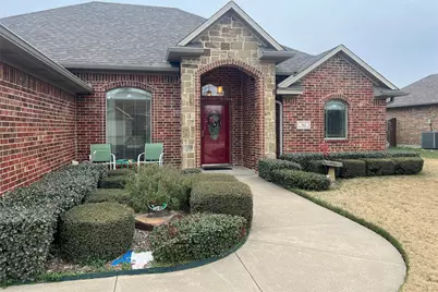 312 W McAfee Drive, Mabank, TX 75147 - Photo 2